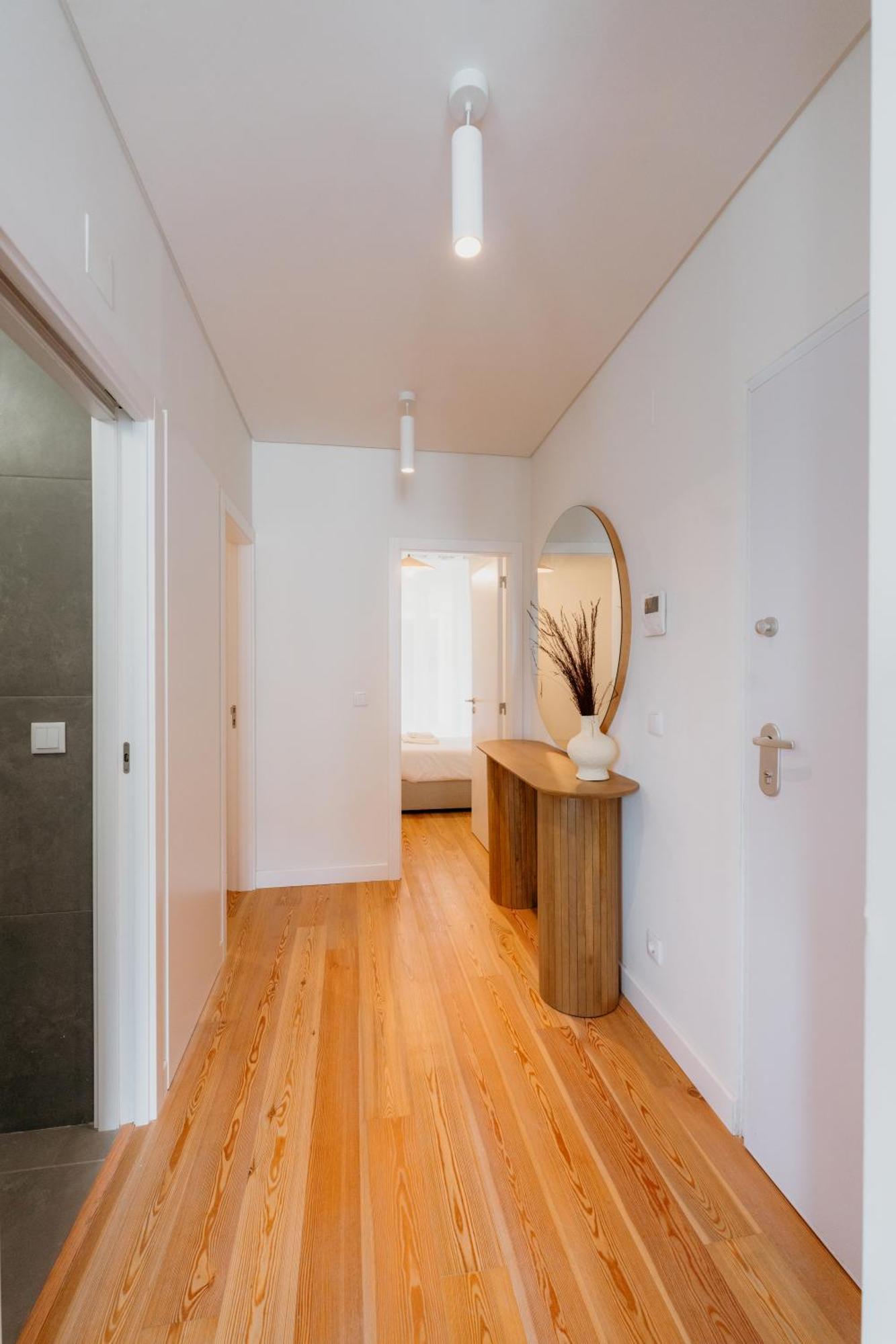 Apartment Mary Orange - No 236 Rc E - Elegant Two-bedroom Urban Retreat Lissabon