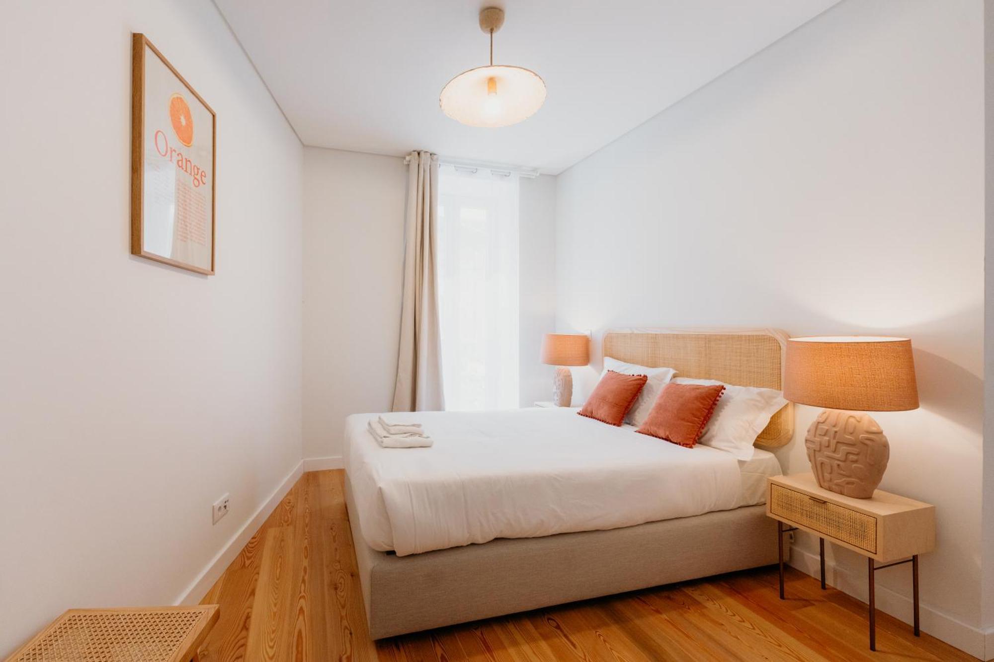 Mary Orange - No 236 Rc E - Elegant Two-bedroom Urban Retreat Apartment Lissabon