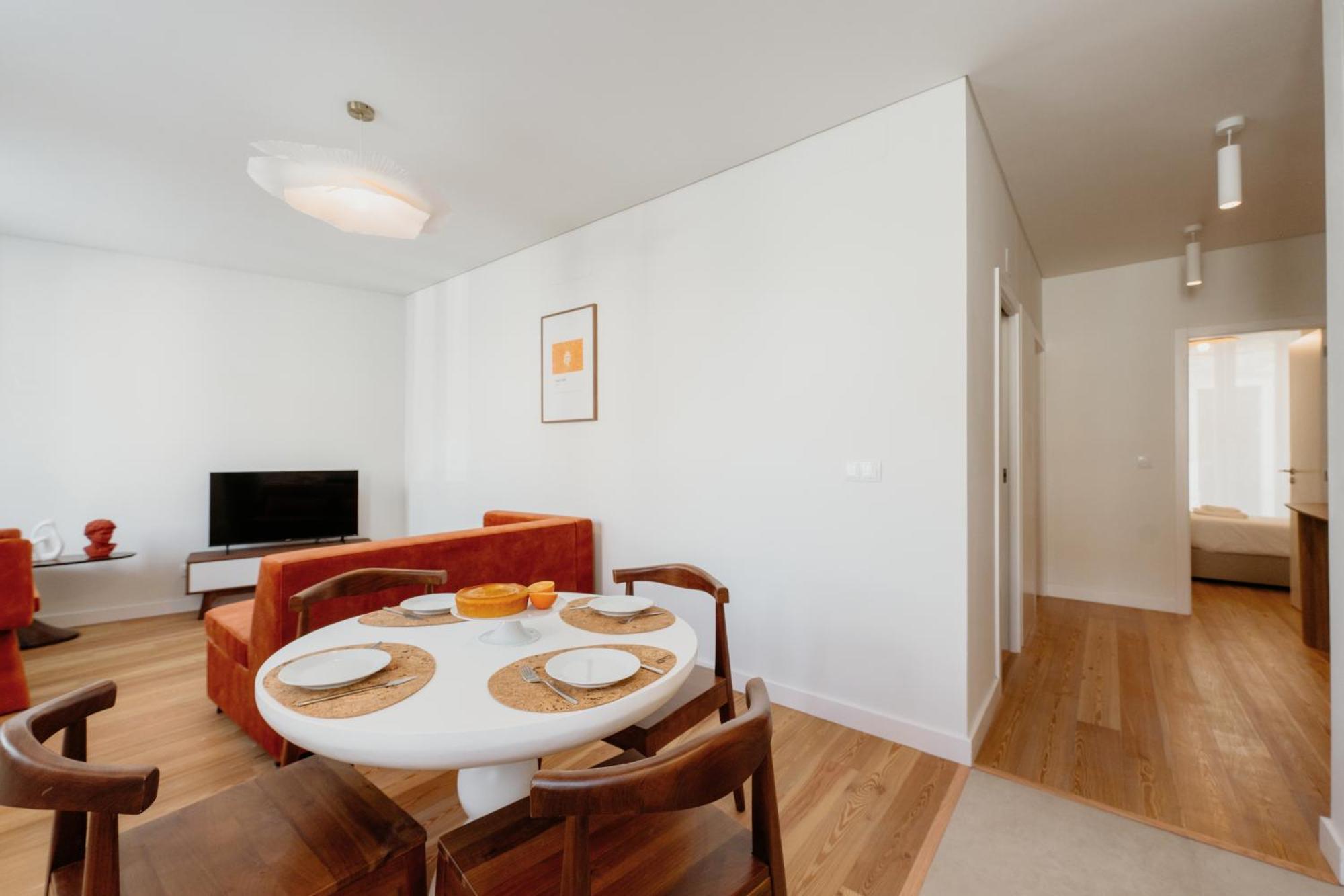 Mary Orange - No 236 Rc E - Elegant Two-bedroom Urban Retreat Apartment *